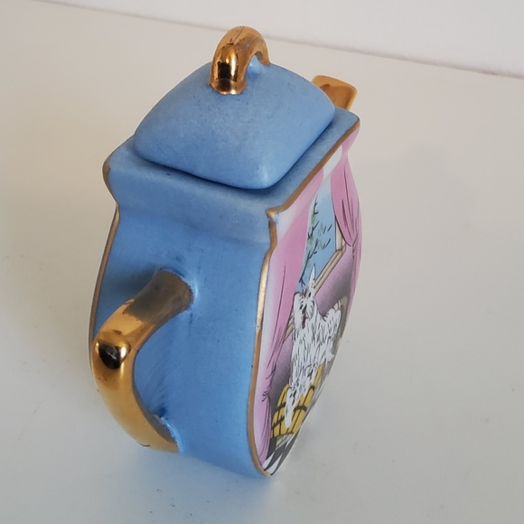 Vintage Novelty Dog and Puppies Ceramic Miniature Teapot - Picture 5 of 8